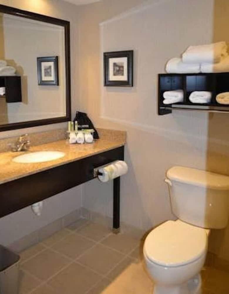Holiday Inn Express Hotels Biddeford By Ihg Exterior foto